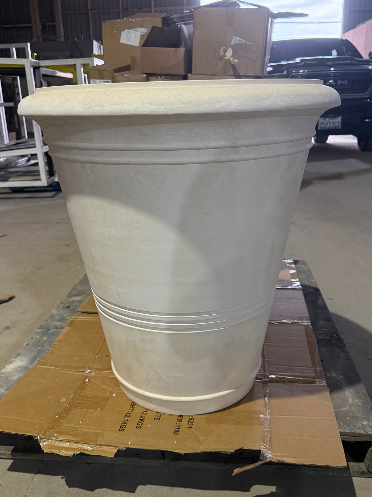 pure-design-werx-cream-tapered-planter-rim-detail