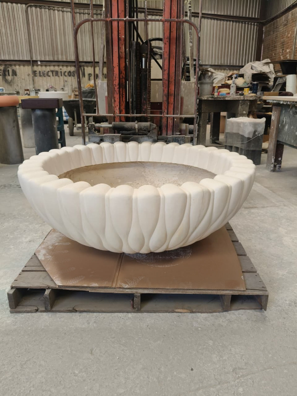 pure-design-werx-fluted-round-planter-pallet