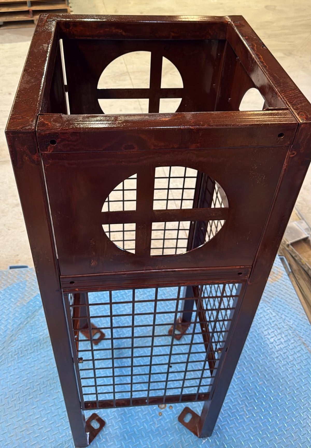 pure-design-werx-rust-patina-metal-tree-guard-frame-detail